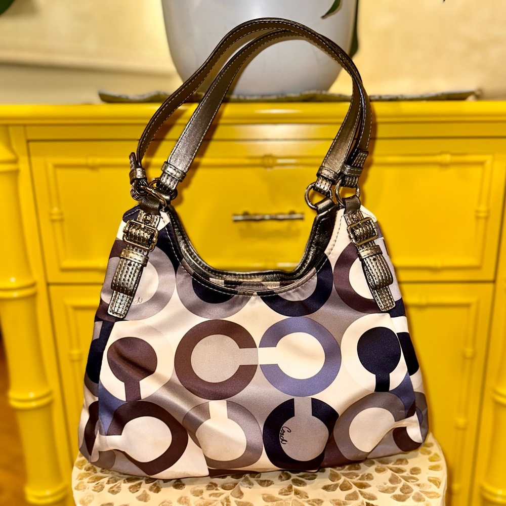 Coach Authentic Signature C’s Shimmer Leather Sho… - image 8